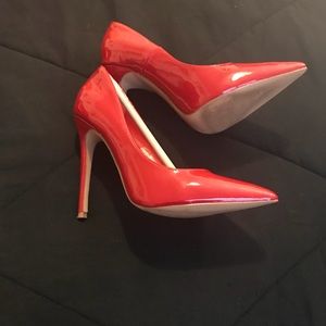 Red pumps